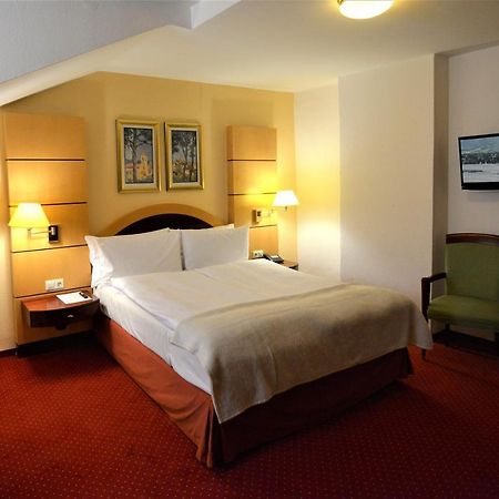 Hotel Am Kochbrunnen Висбаден Экстерьер фото