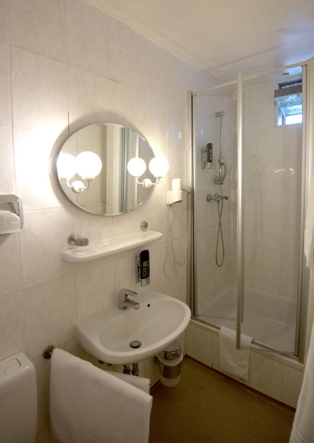 Hotel Am Kochbrunnen Висбаден Экстерьер фото